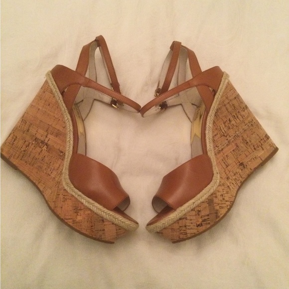 NIB Michael Michael Kors Axton leather two strap luggage wedge. Size 9. - Picture 9 of 12